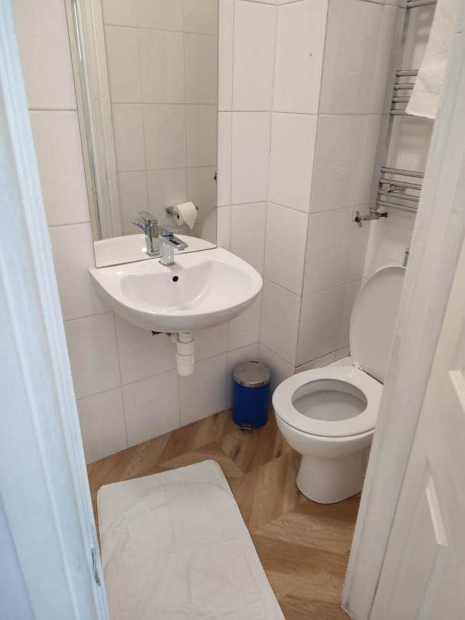 Room At 264 ลอนดอน ภายนอก รูปภาพ