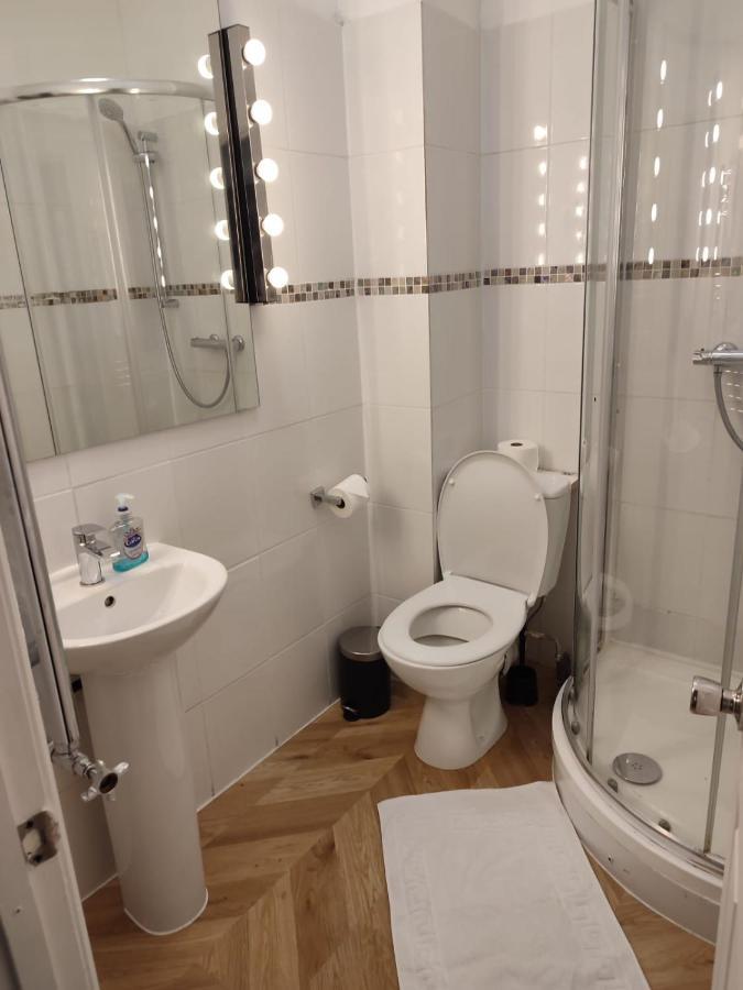 Room At 264 ลอนดอน ภายนอก รูปภาพ